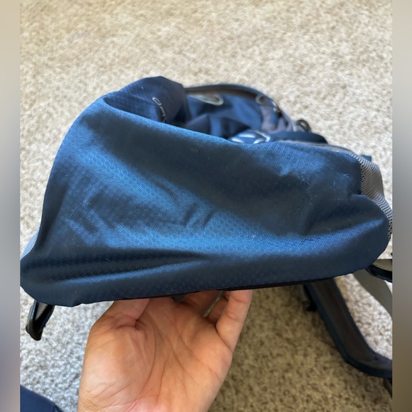 Osprey Daylight 13 L Day Pack Blue and Gray  | outdoors | hiking | camping | - Picture 6 of 6